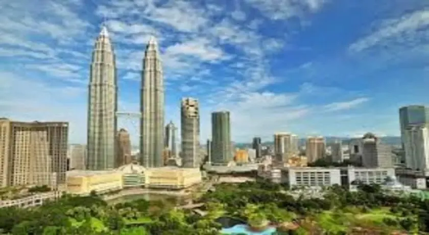 Private Tour Kuala Lumpur with Petronas Twin Towers Observation Deck & Batu Cave