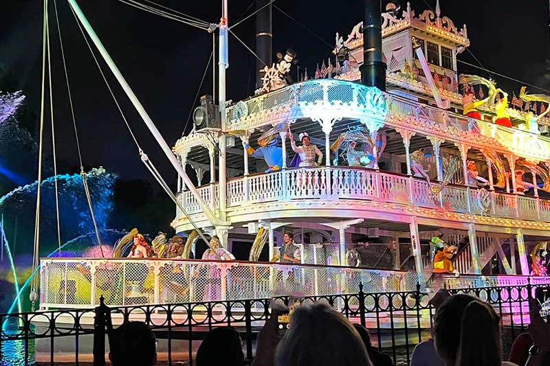 Experience Fantasmic!